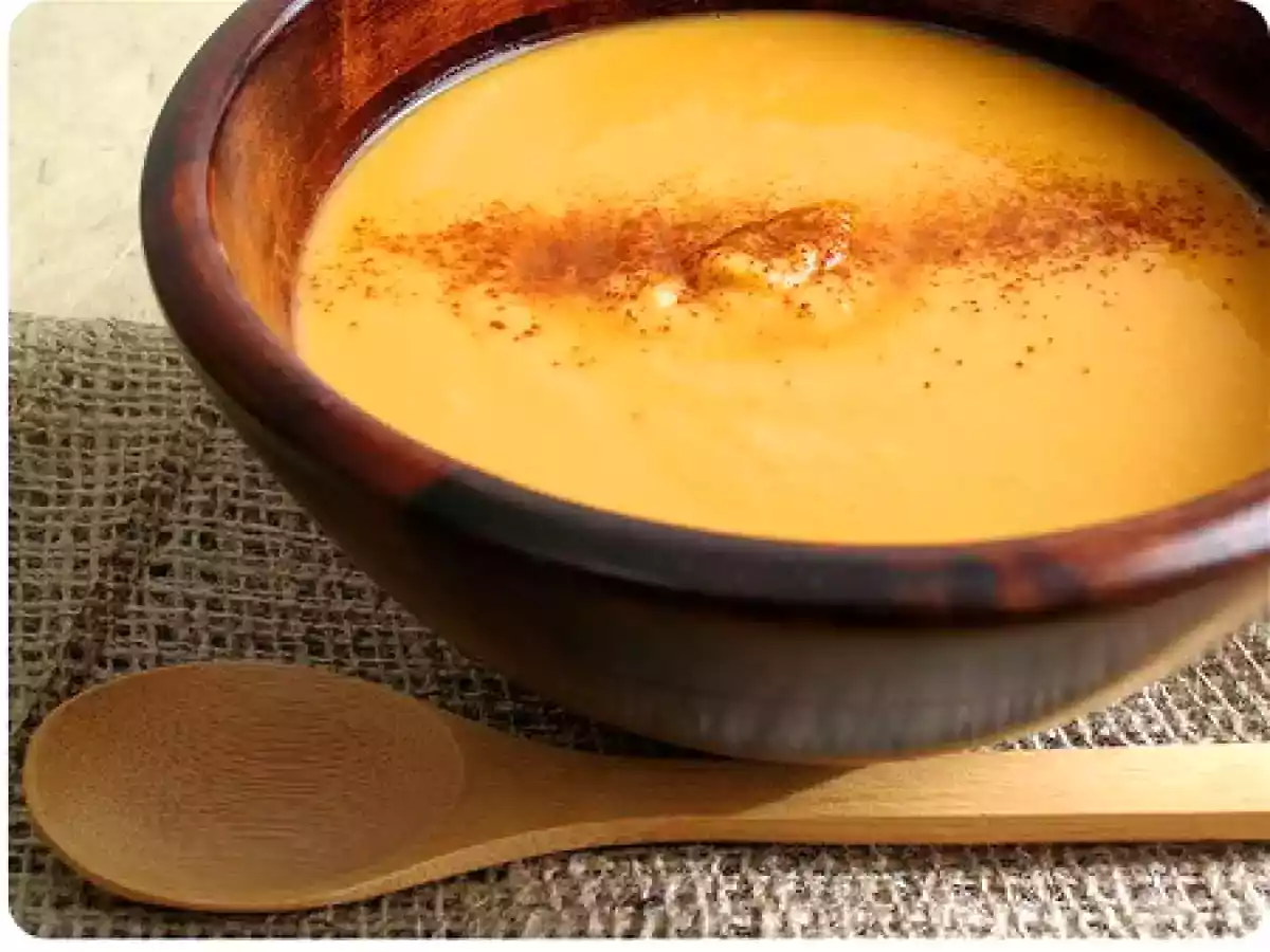 Potage de pois chiches et de pommes au paprika fumé