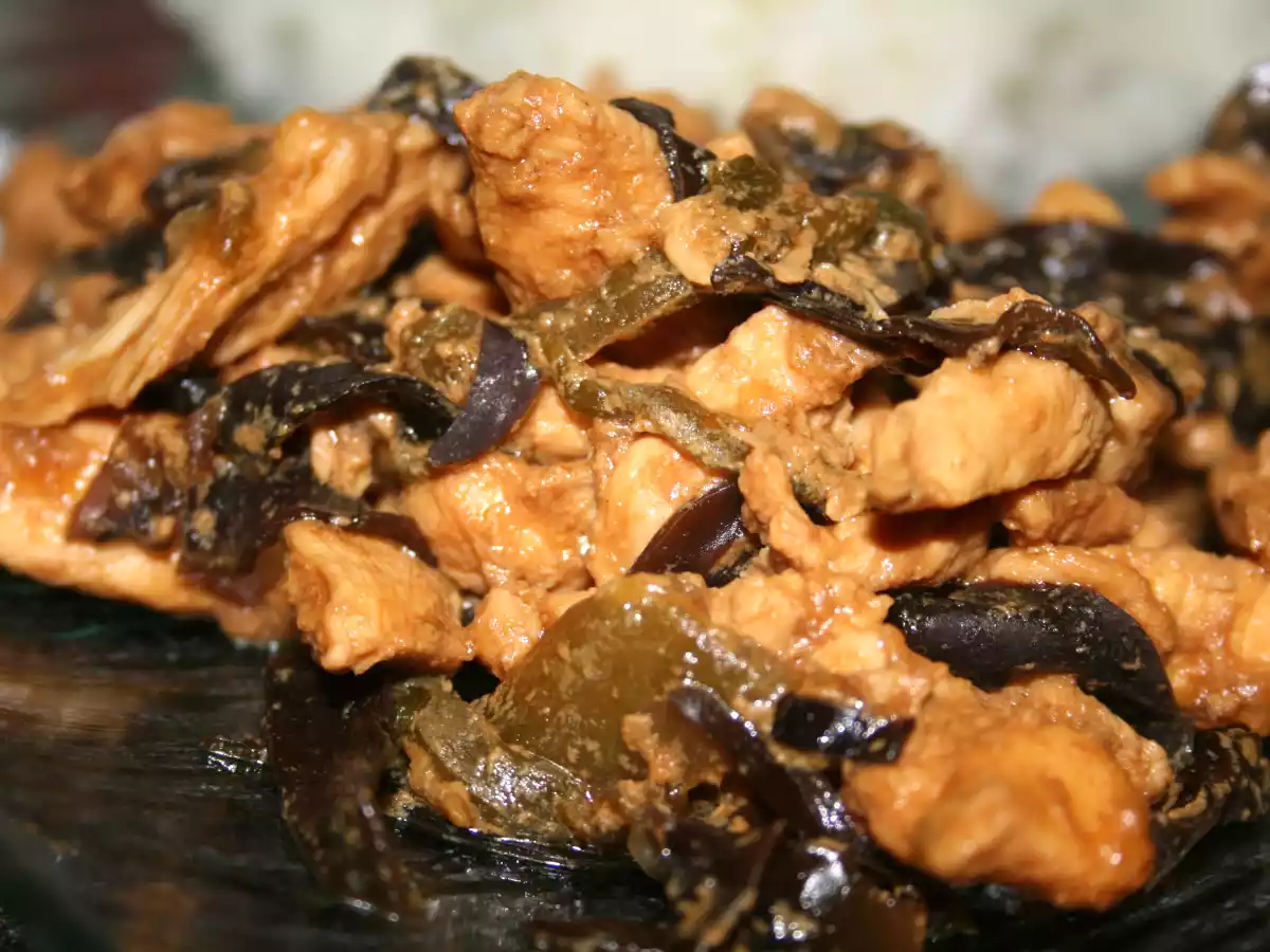 Poulet asiatique aux champignons noirs