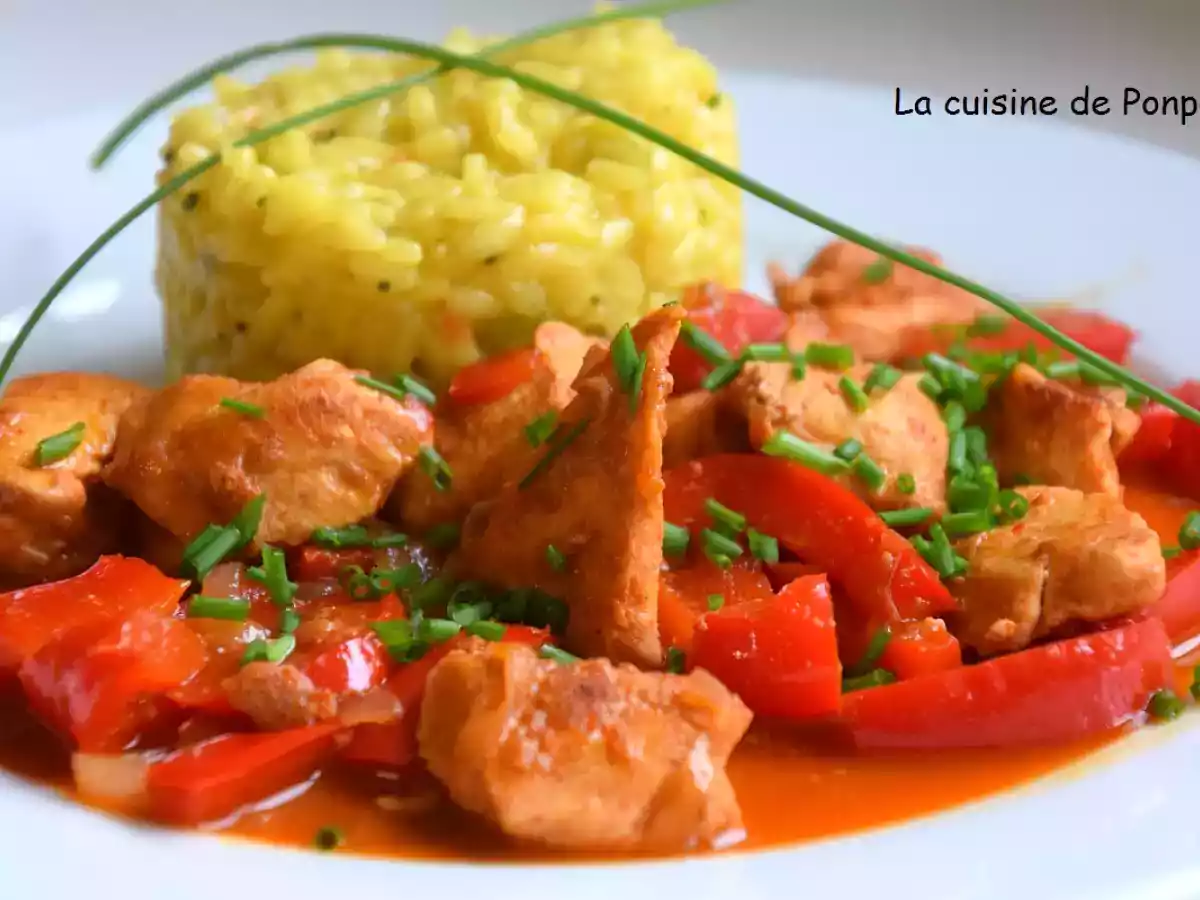 Poulet au poivron rouge accompagné de risotto parfumé aux petits légumes