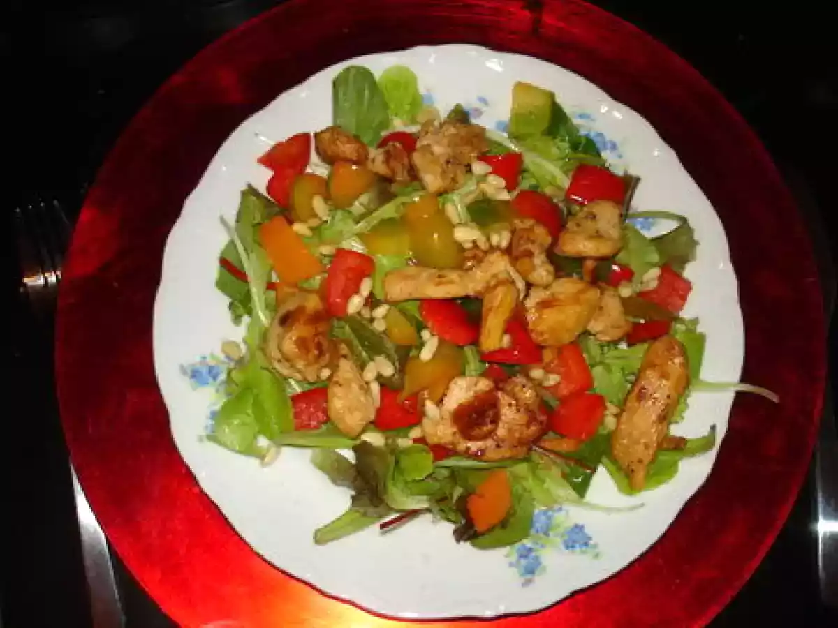 Poulet au sirop d'érable, poivron relevés sur lit de jeunes pousses