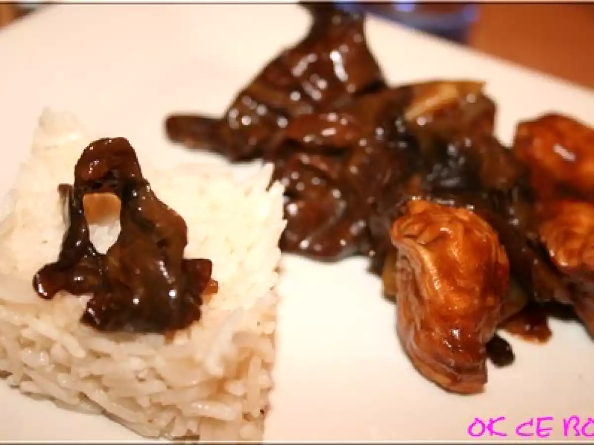Poulet aux champignons noirs et pousses de bambou