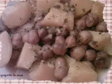 Poulet avec pommes de terre et champignons au curry