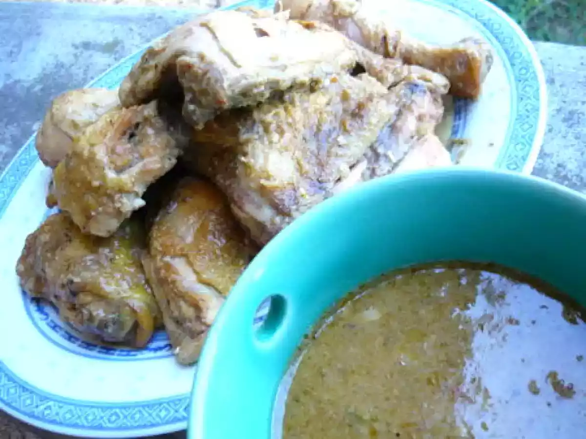 Poulet braisé à l'ail et aux épices