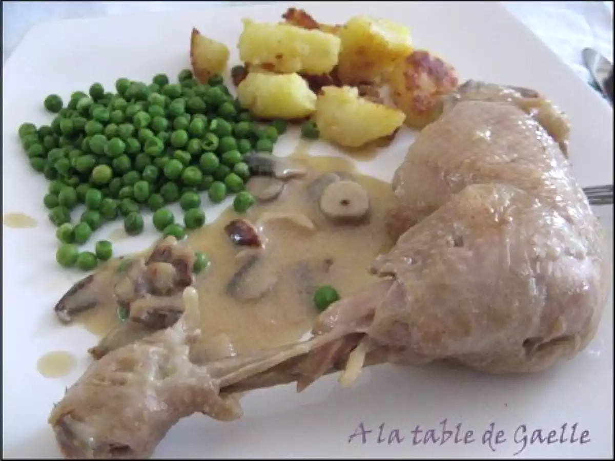 Poulet en cocotte à la crème et aux champignons
