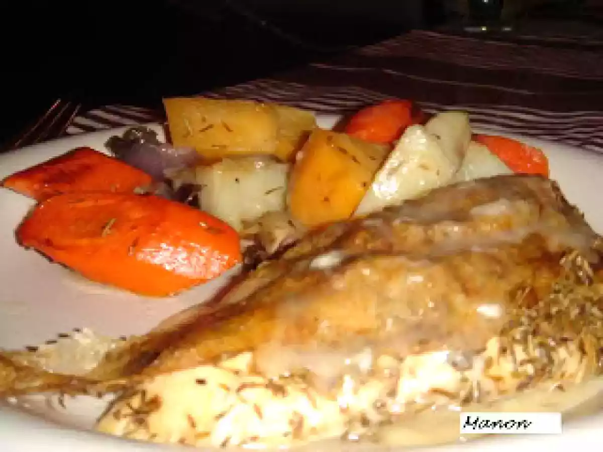 Poulet et légumes rôtis aux herbes, sauce au vin blanc