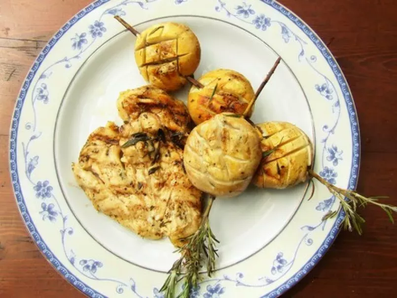 Poulet mariné au BBQ & brochette de champignons au romarin