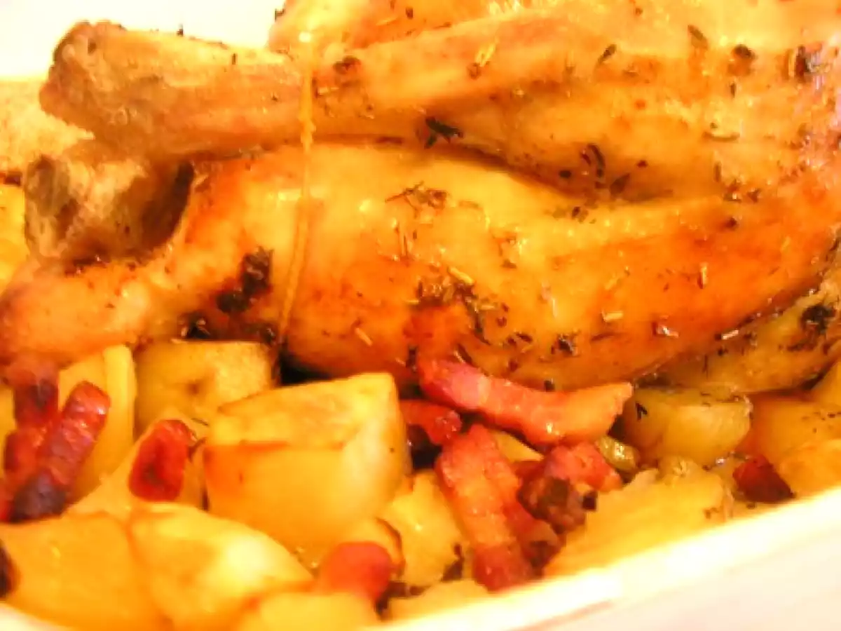 Poulet rôti aux pommes de terre et lardons