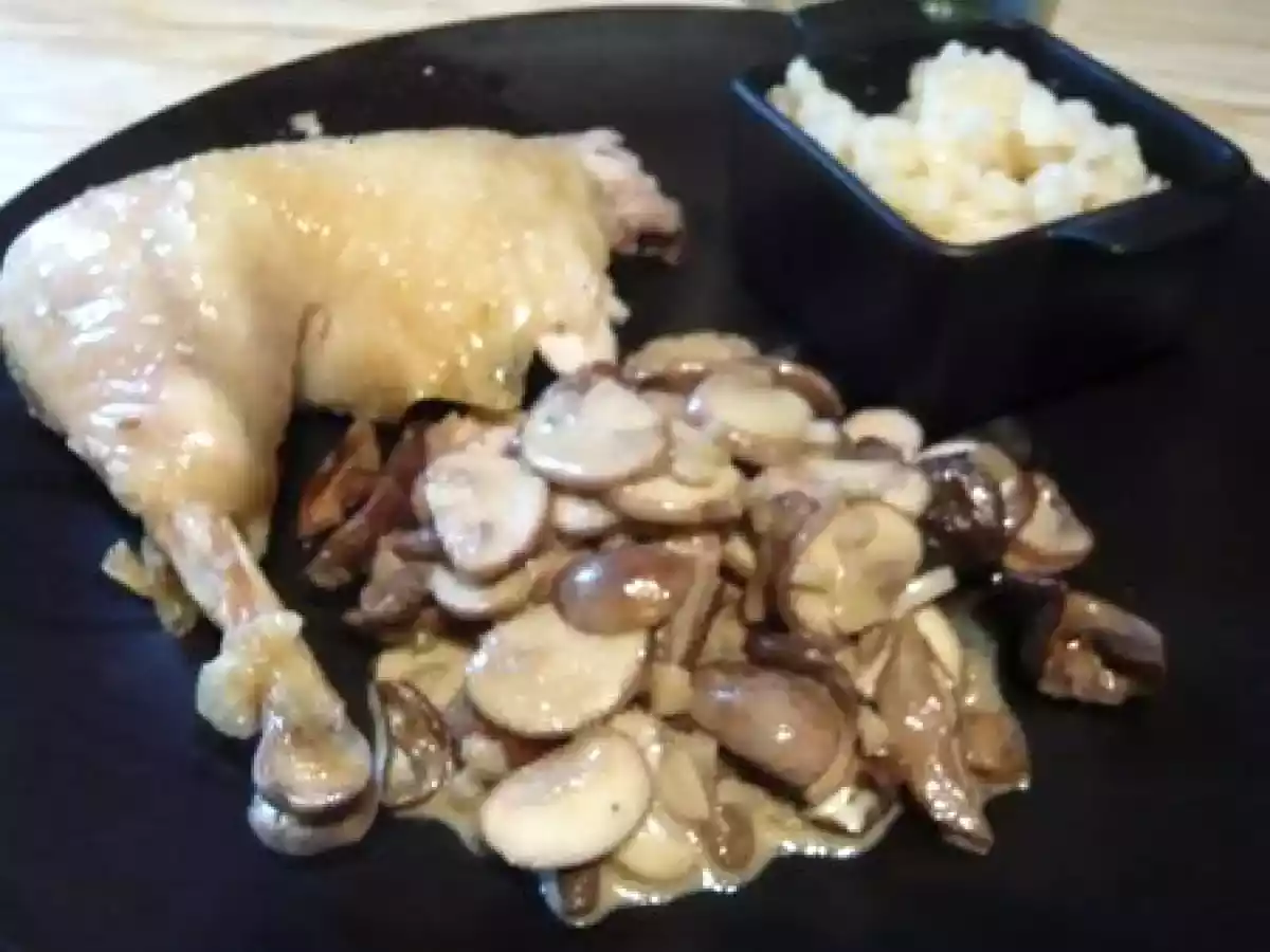Poulet rôti farci aux cèpes, fricassé de champignons et risotto au parmesan