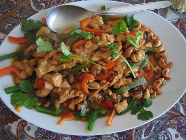 Poulet sauté aux noix de Cajou