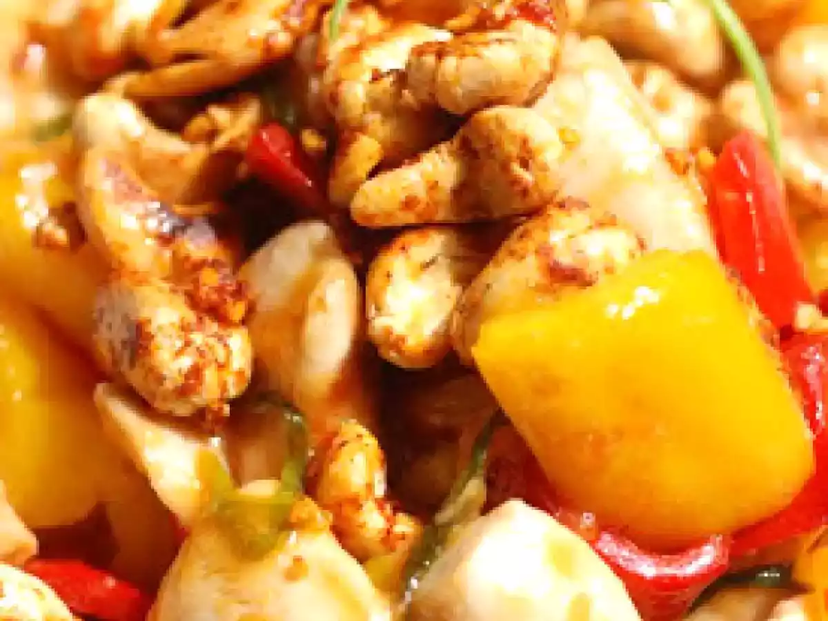 Poulet sucré salé aux noix de cajou au épices