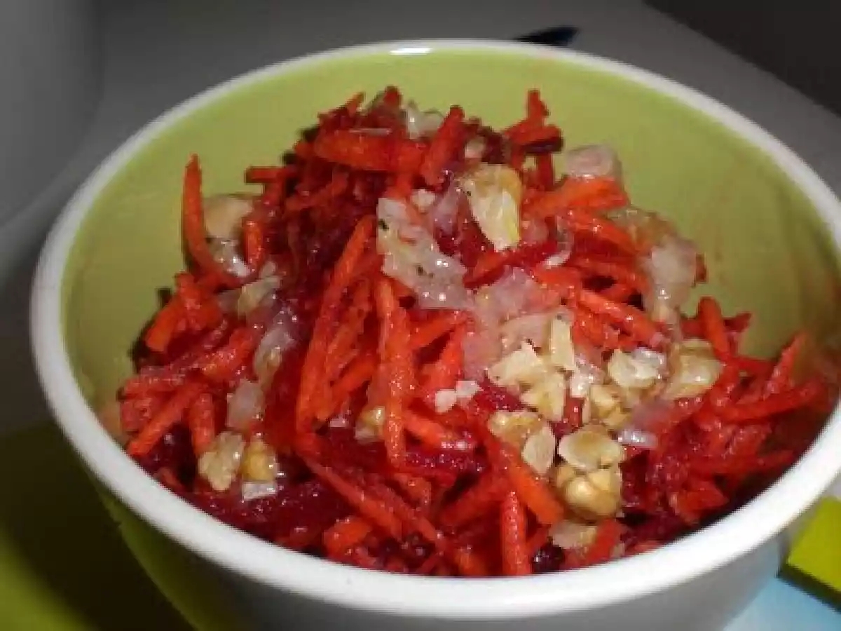 Pour ceux qui n'aime pas les betteraves......une salade de betterave...crue!!!!