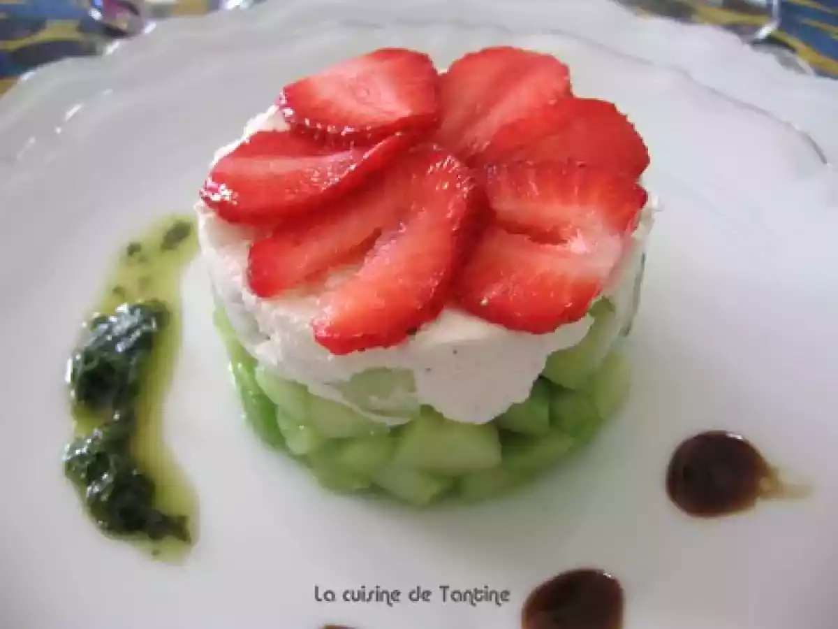Pressé de concombre, chèvre frais et fraises