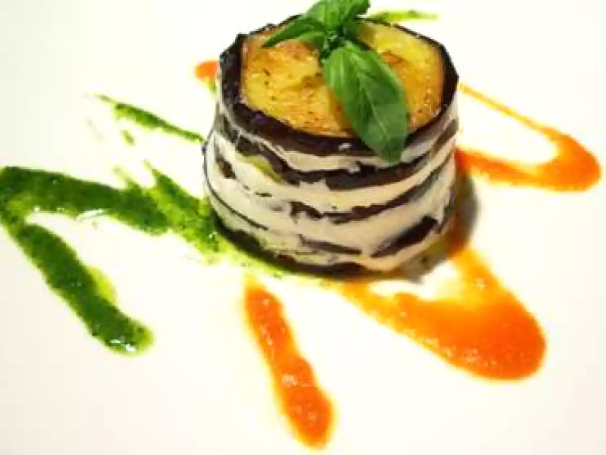 Pressée d'aubergines et ricotta, coulis de basilic et tomate... - photo 2