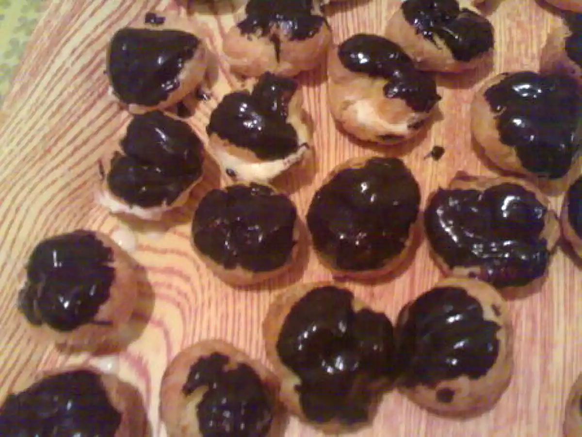 Profiteroles au chocolat, crème au café