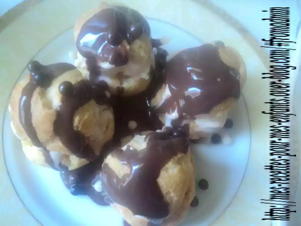 Profiteroles glace vanille & sauce chocolat