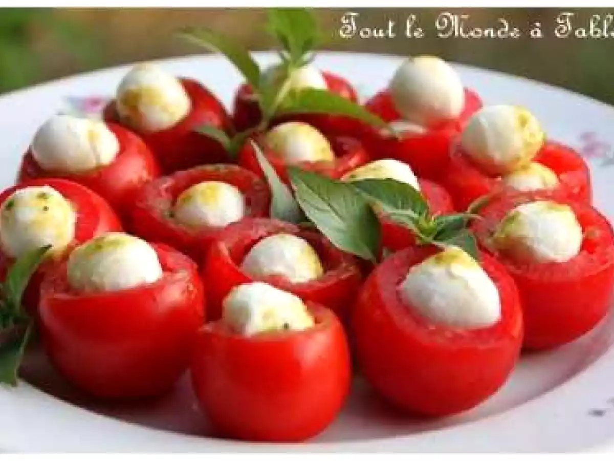 Profitéroles tomates-mozzarella au coulis de pistou