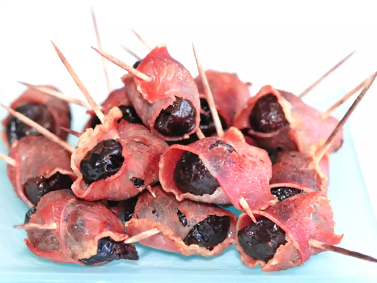 Pruneaux au bacon en pics apéro