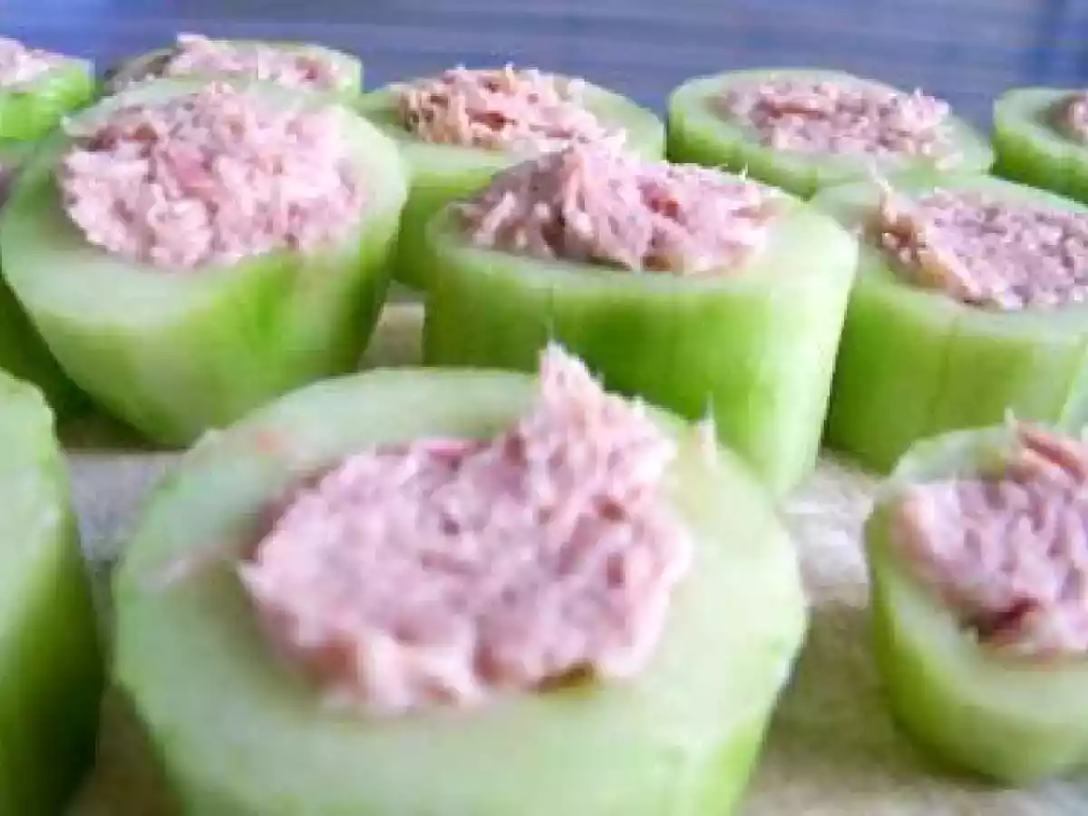 Puits de concombre au thon