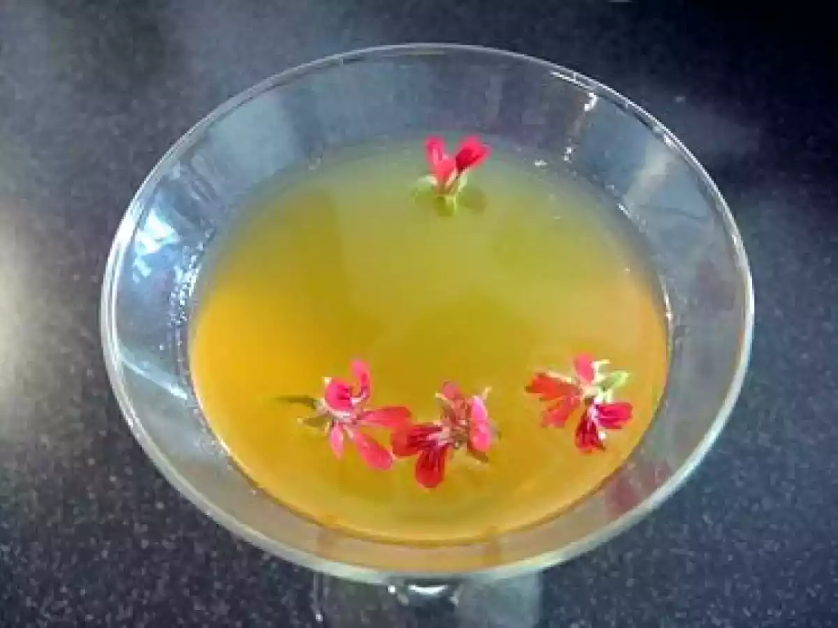 Punch aux pommes et géranium rosat.