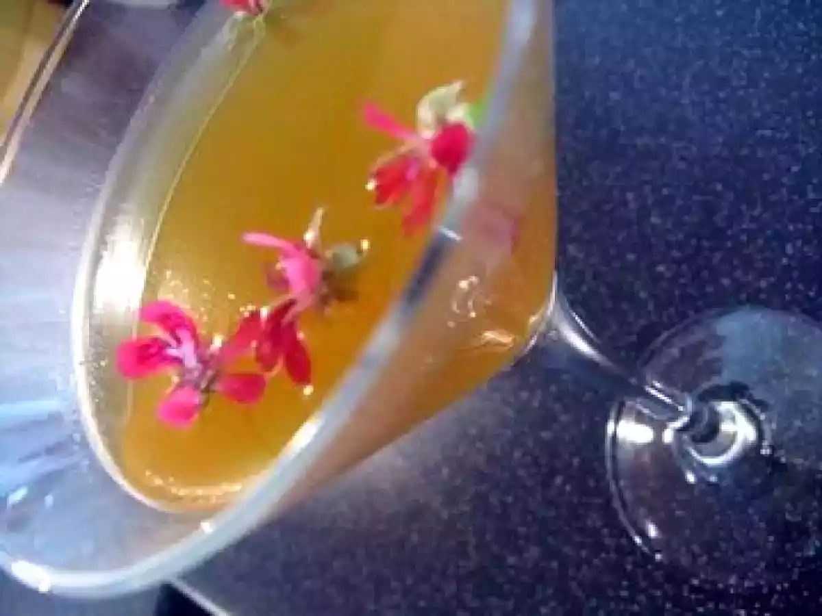 Punch aux pommes et géranium rosat. - photo 2