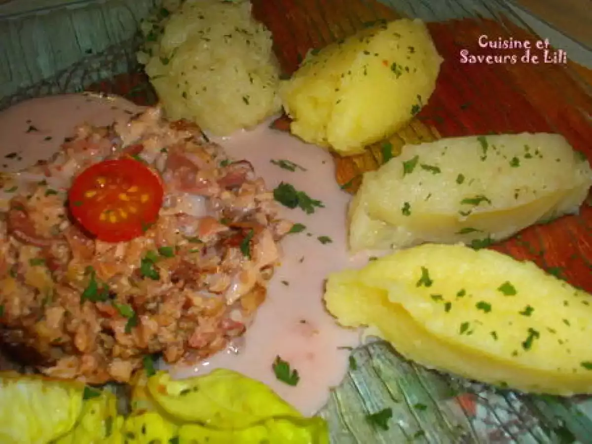 Purée de panais noisette, andouillette et sauce au vinaigre d'hibiscus