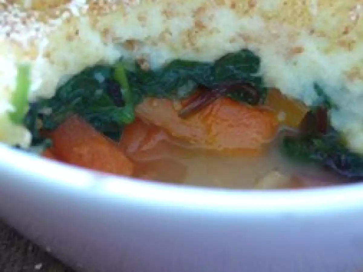 Purée de panais sur lit de pousses d'épinard et carottes