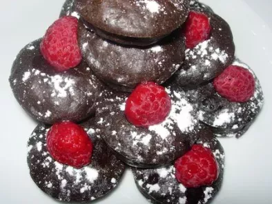 **Pyramide de mini moelleux chocolat caramel au beurre salé coiffés d'une framboise **, photo 3