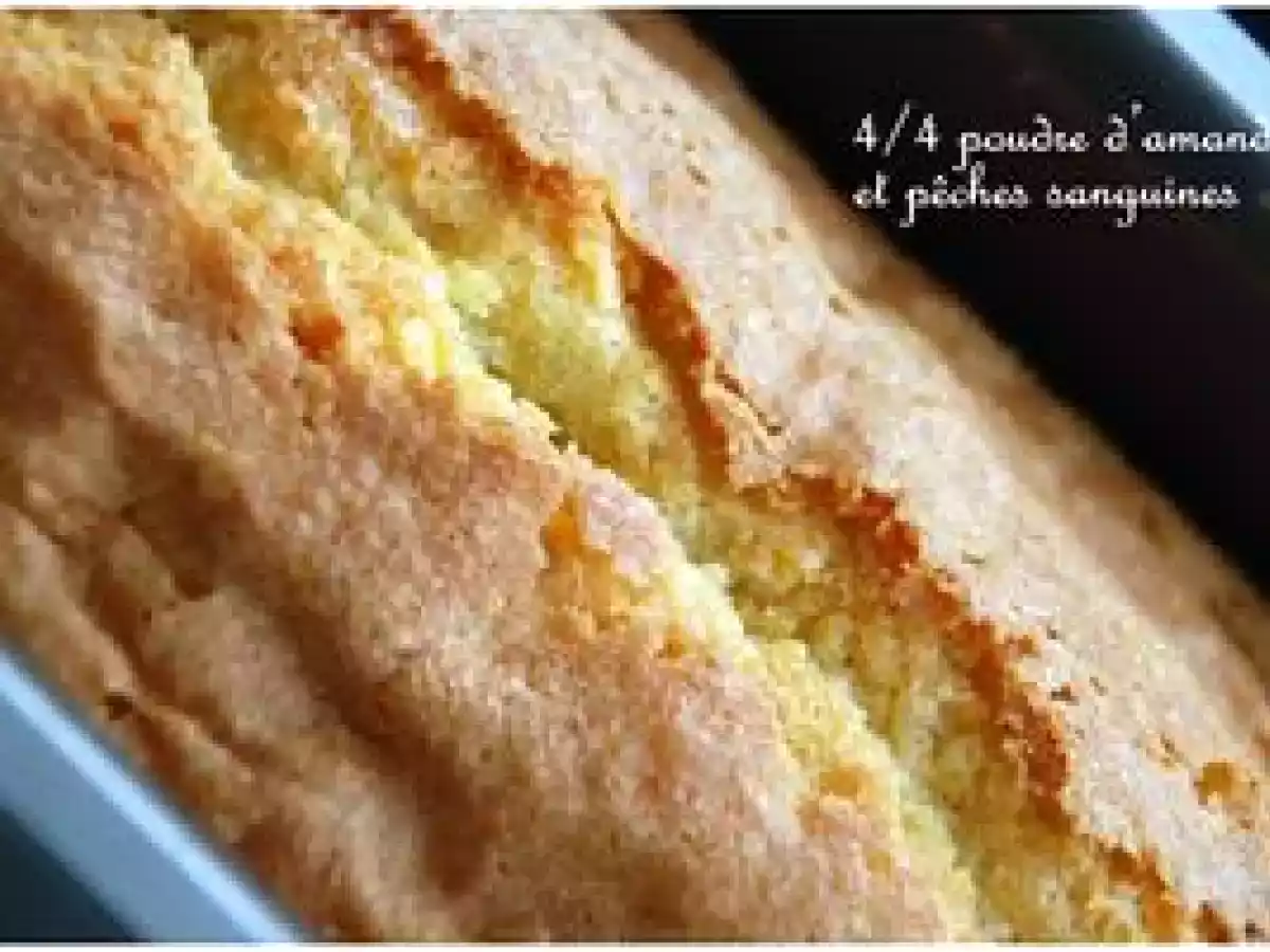 Quatre quart à la poudre d'amande et aux pêches sanguines pour le Kiki #35