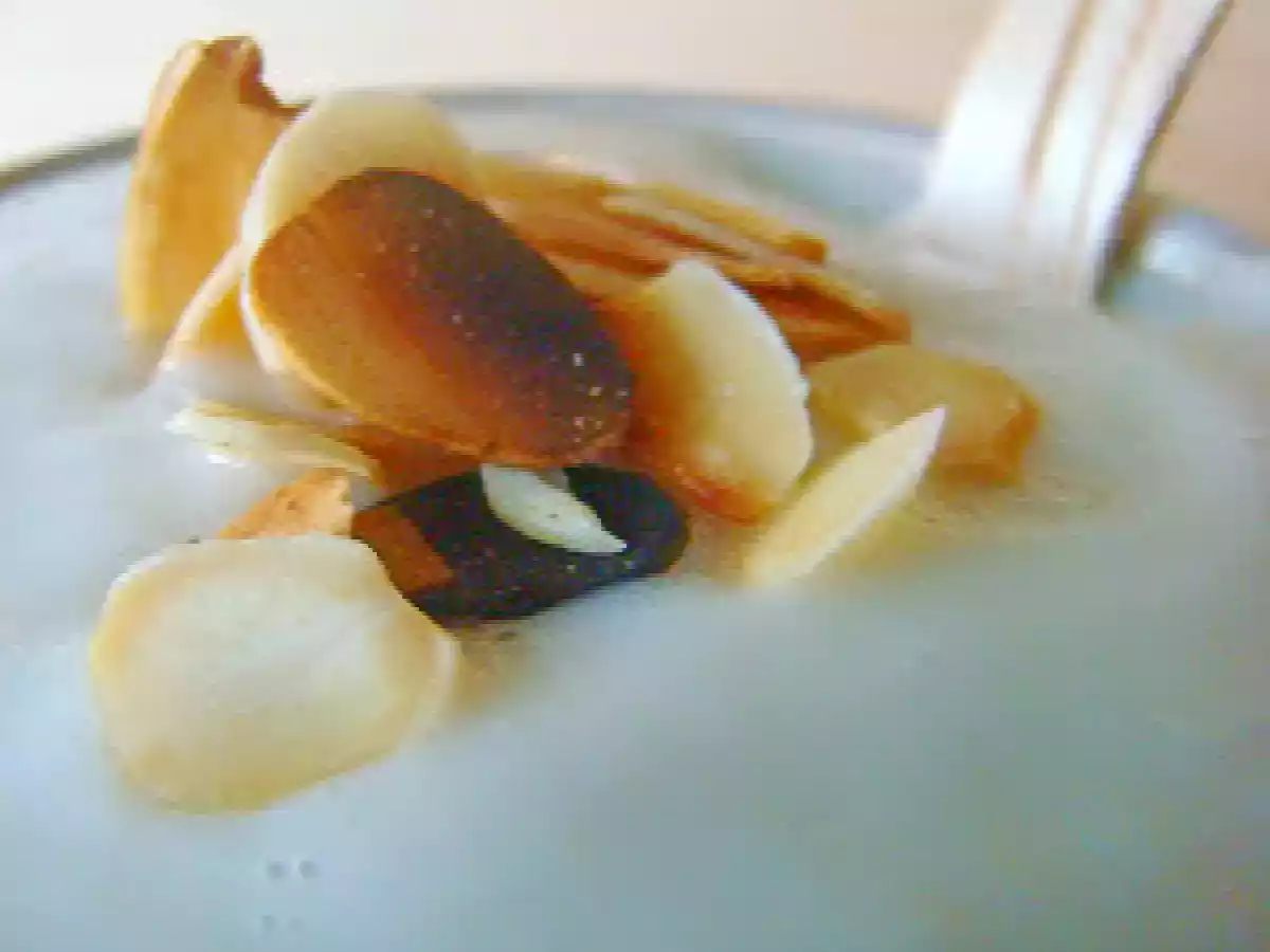 Quelques topinambours et du lait d'amandes pour un veloute tout doux...