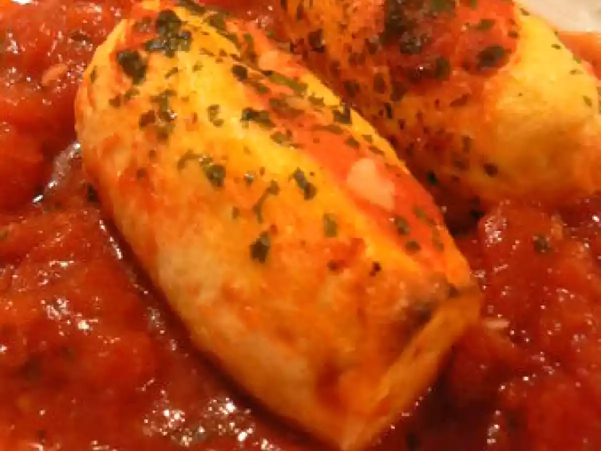 Quenelles à la sauce tomate