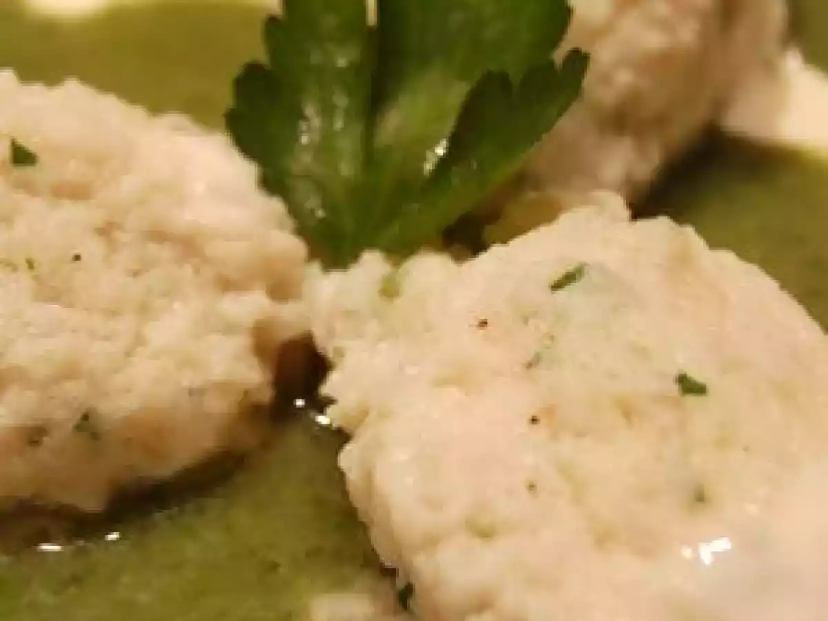 Quenelles de cabillaud et coulis de cerfeuil