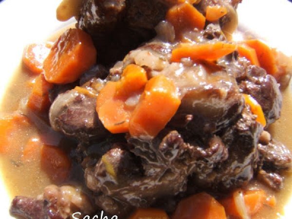 Queue De Boeuf Braisee Au Vin Rouge Recette Ptitchef