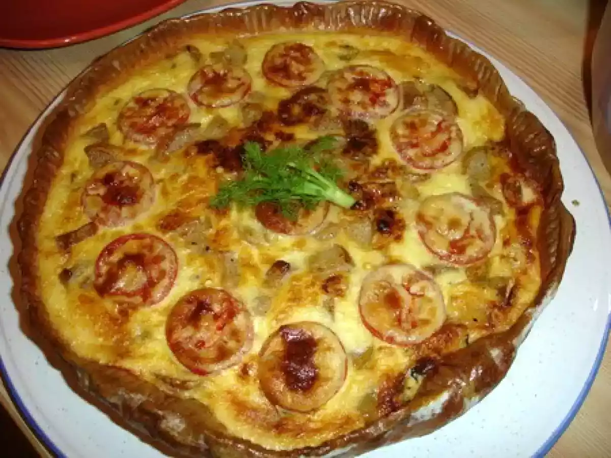 Quiche au bleu d?Auvergne, tomates et courgettes, poire.