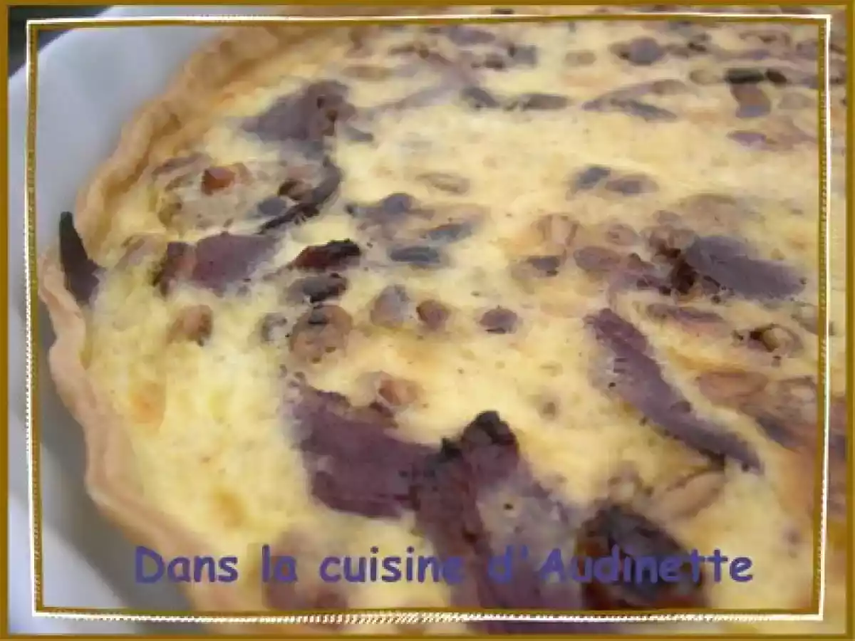 Quiche au magret fumé, aux pignons et aux raisins secs