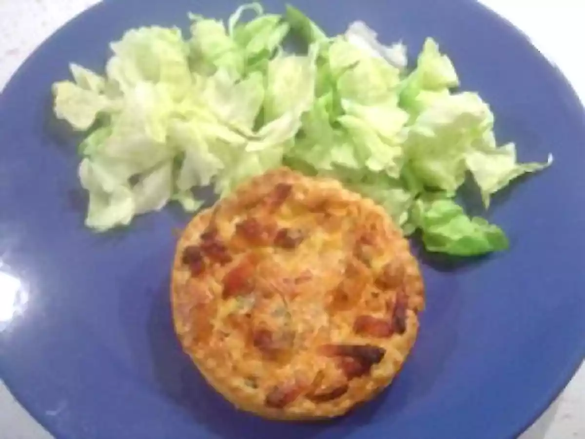 Quiche au saumon, lardons et poireaux