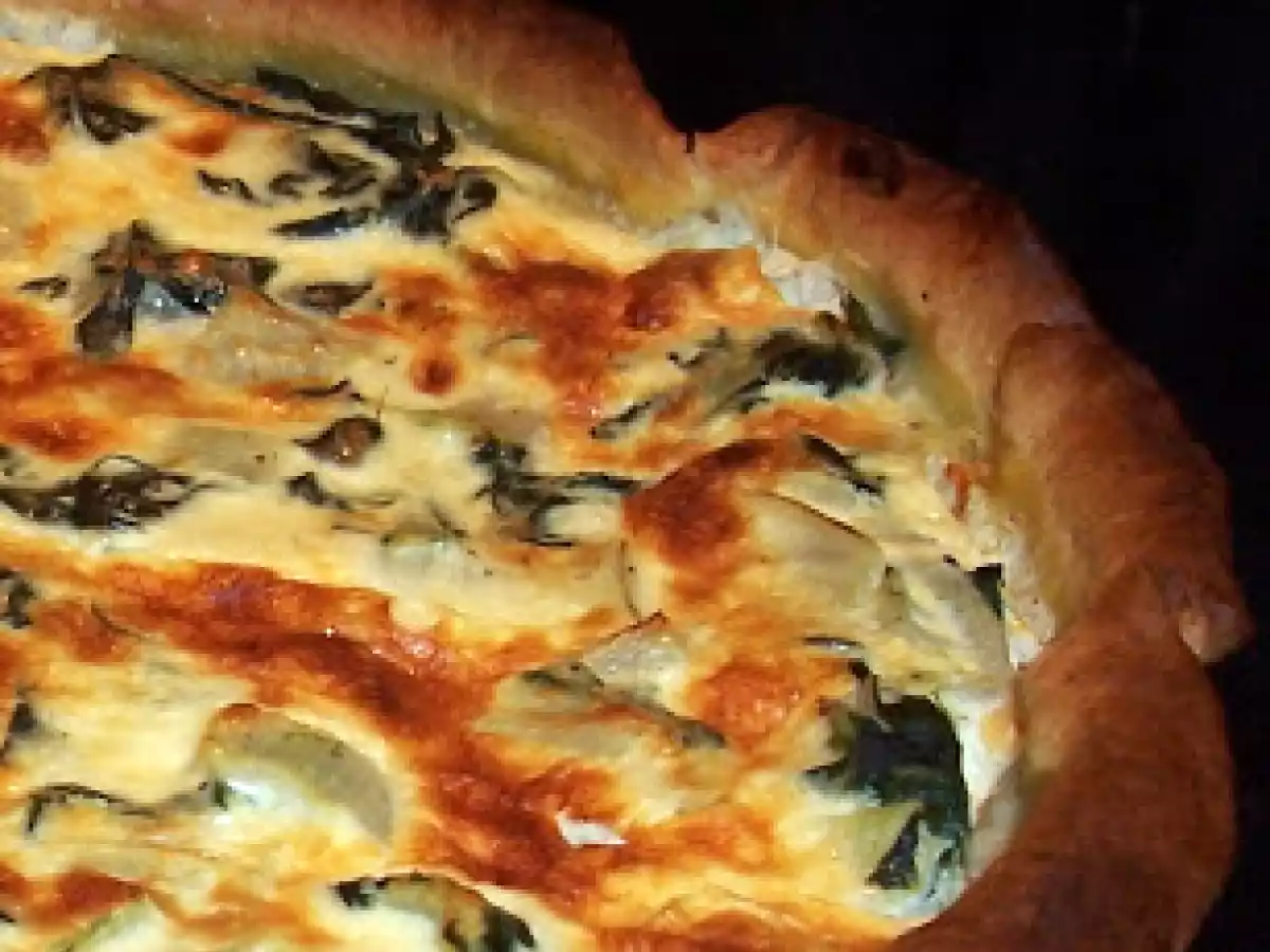 Quiche aux blettes, olivade, pignons et parmesan