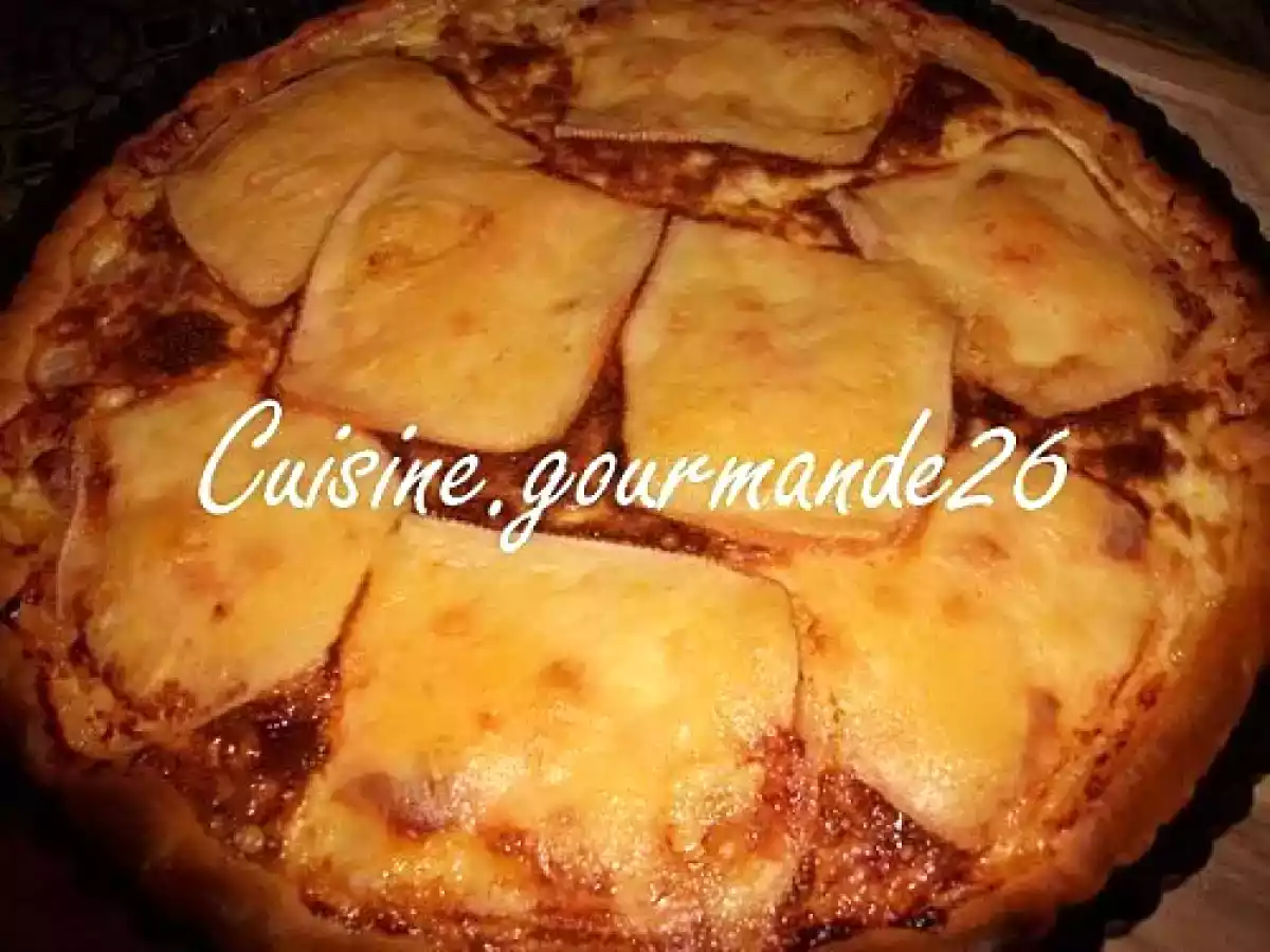 Quiche, lardons, jambons et raclette