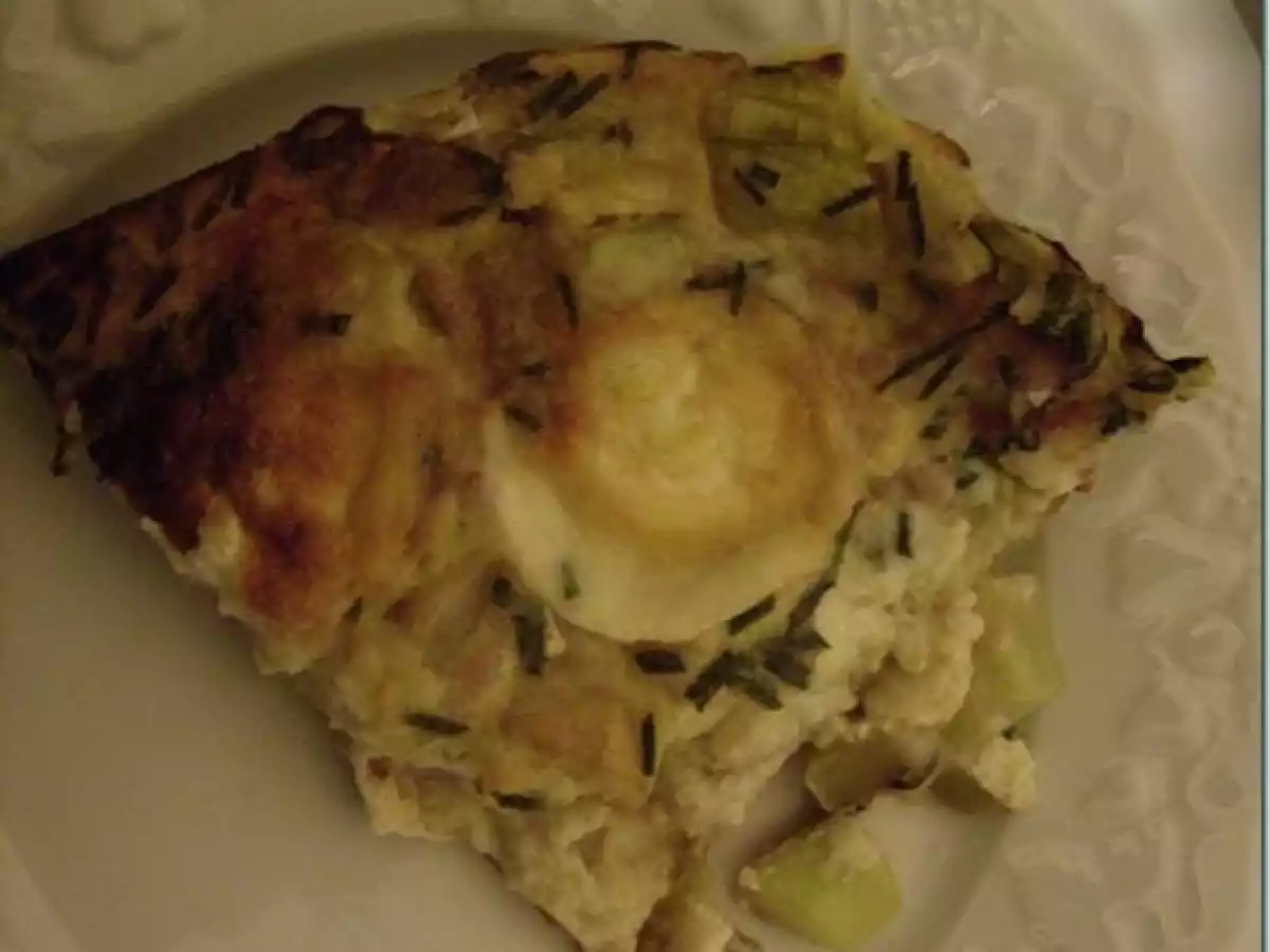 Quiche sans pâte aux poireaux, jambon, chèvre et ciboulette - photo 2