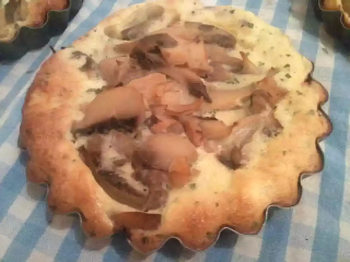 Quiche sans pâte jambon-chèvre et champignons