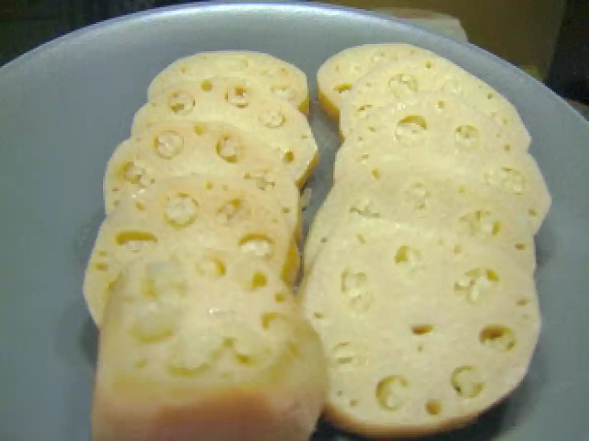 Racine de lotus au riz gluant.