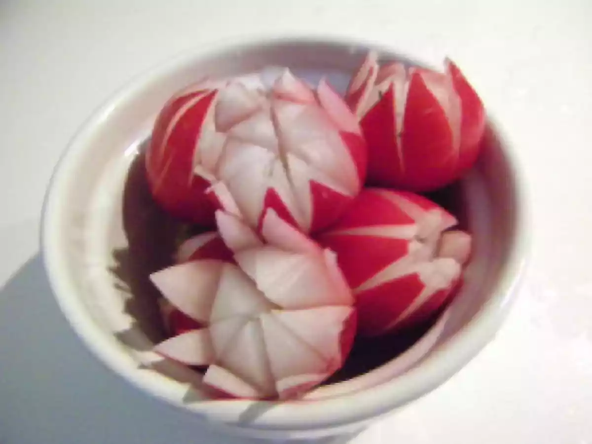 Radis fleurs et bonbons de tomates