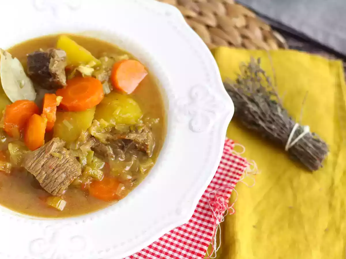 Ragoût de boeuf et pommes de terre à la cocotte minute - photo 2