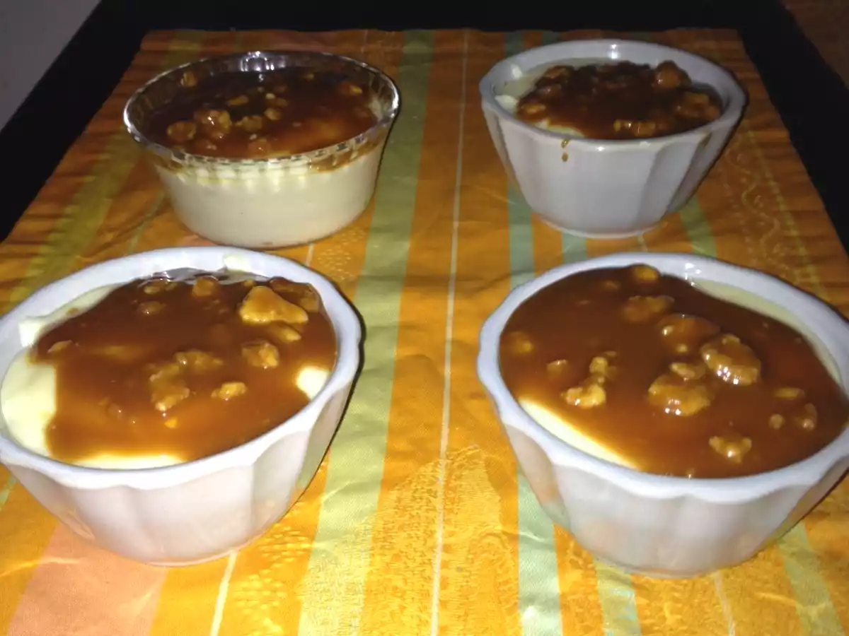 Ramequin de semoule au lait aux coulis de caramel de beurre salé