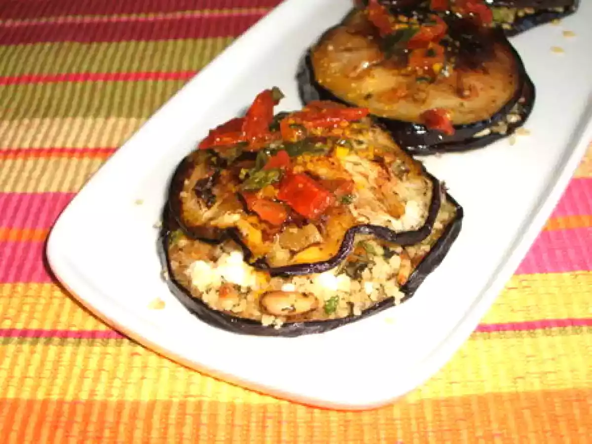 Ravioles d'aubergines farcies à l'orientale, sauce aux agrumes et aux tomates séchées