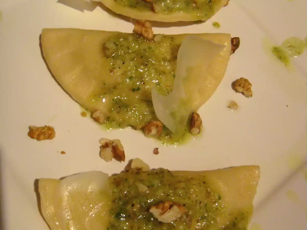 Ravioles de ricotta au pesto de noix
