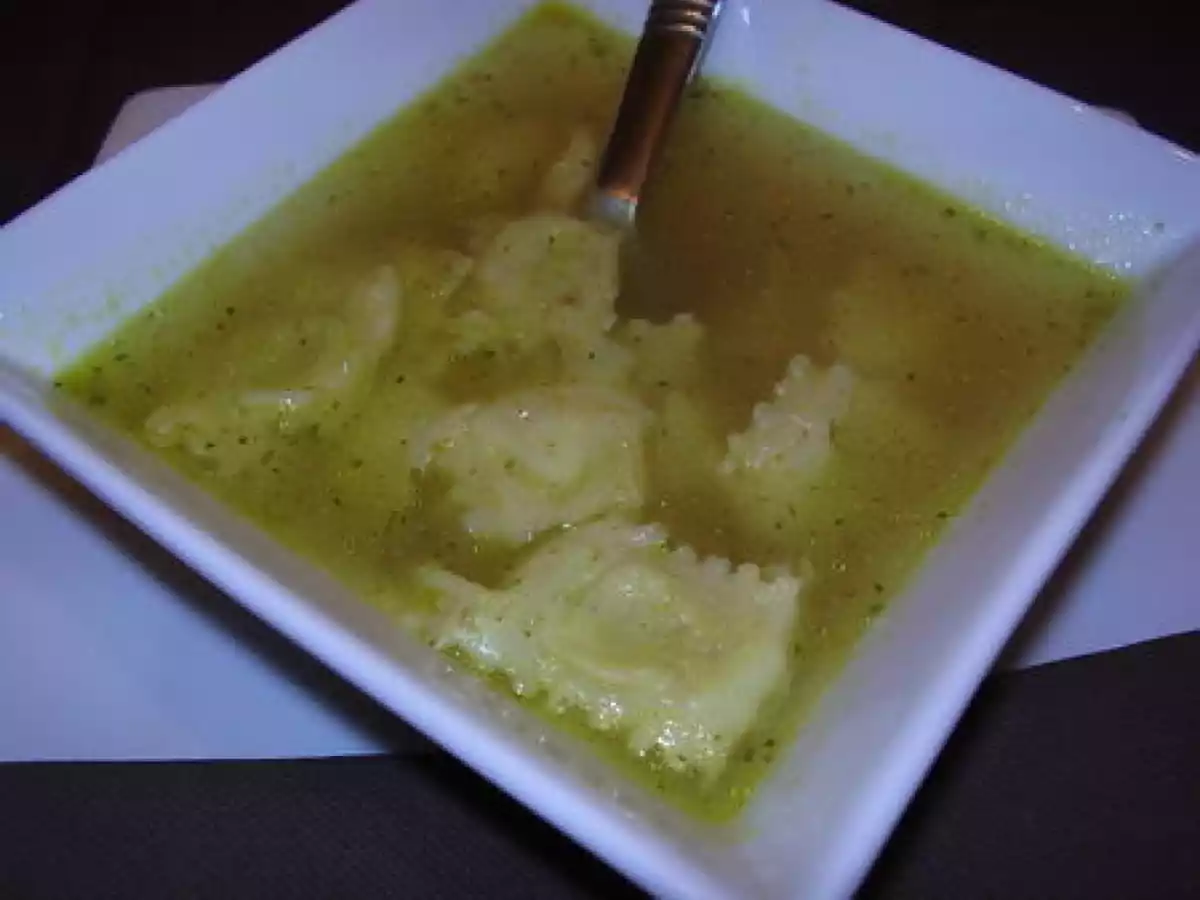 Ravioles du Dauphiné au bouillon de poule.
