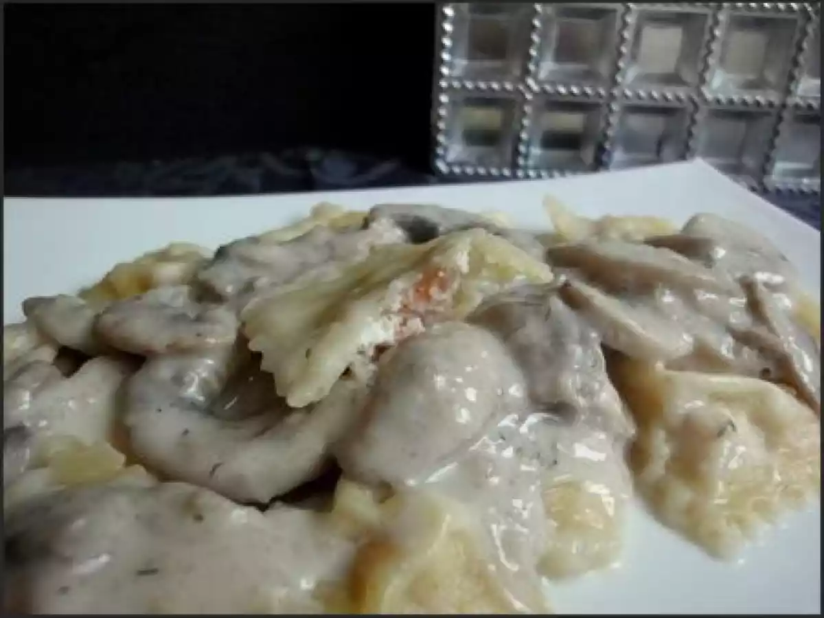 Ravioles maison au saumon fumé, sauce champignons - photo 2