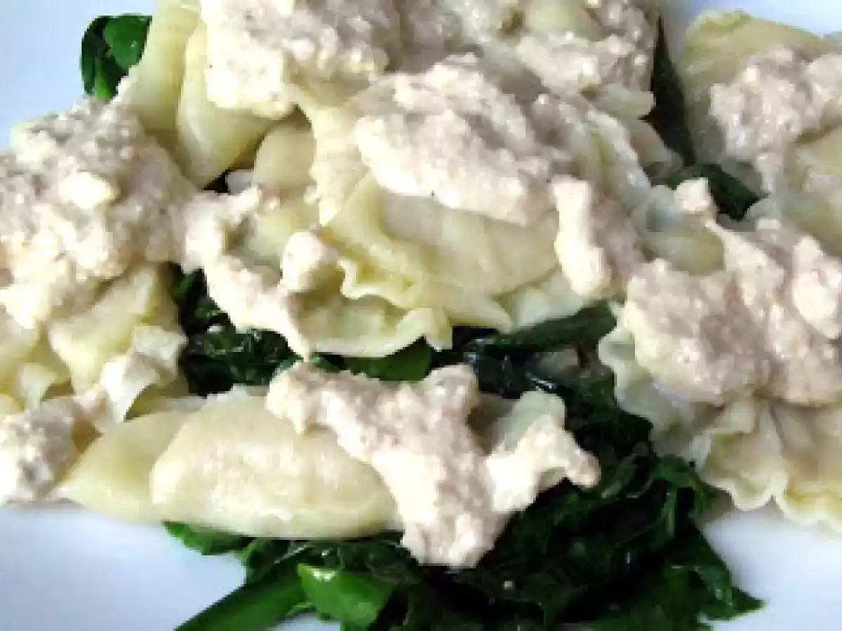 Ravioli di vitello alla Piemontese con salsa di noci