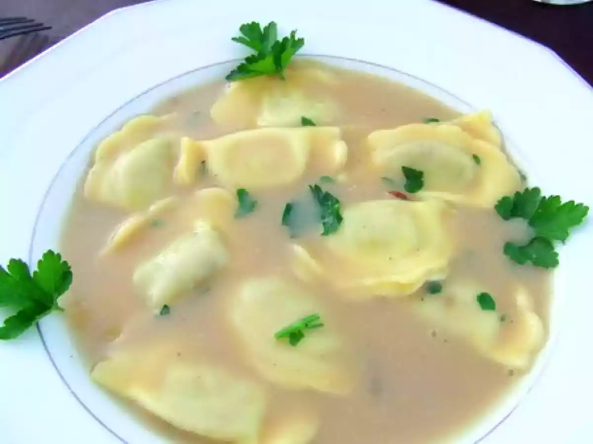 Raviolis au confit de canard & crème aux cèpes et persil