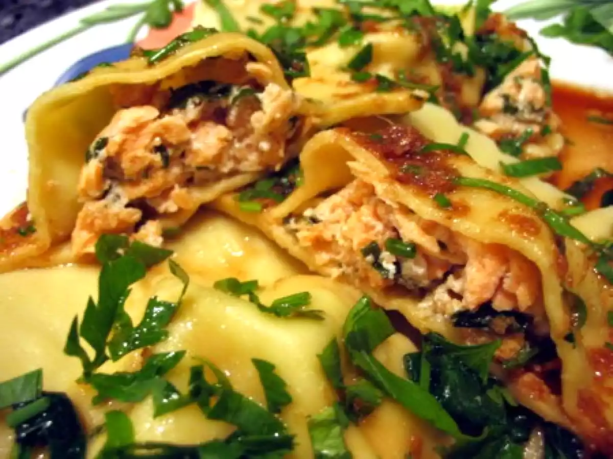 Raviolis au saumon et aux herbes